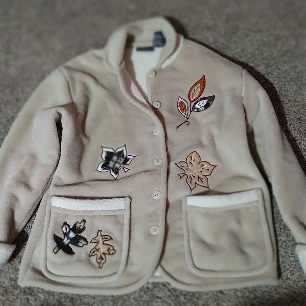 Outbrook Women’s khaki Fleece leaves jacket, large, very soft